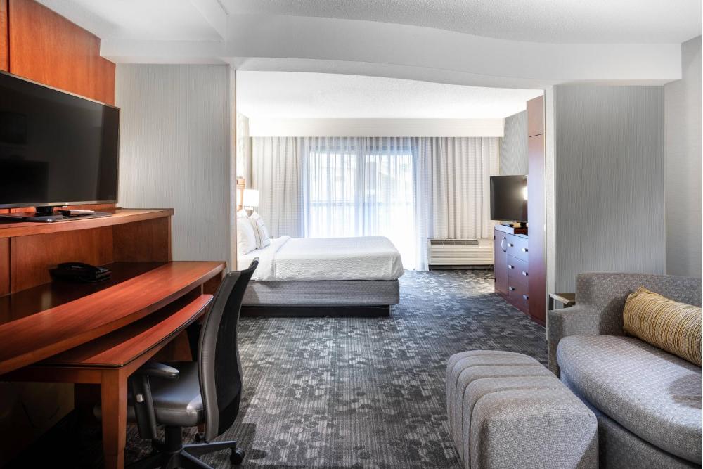 Deluxe King Room with Sofa Bed interior
